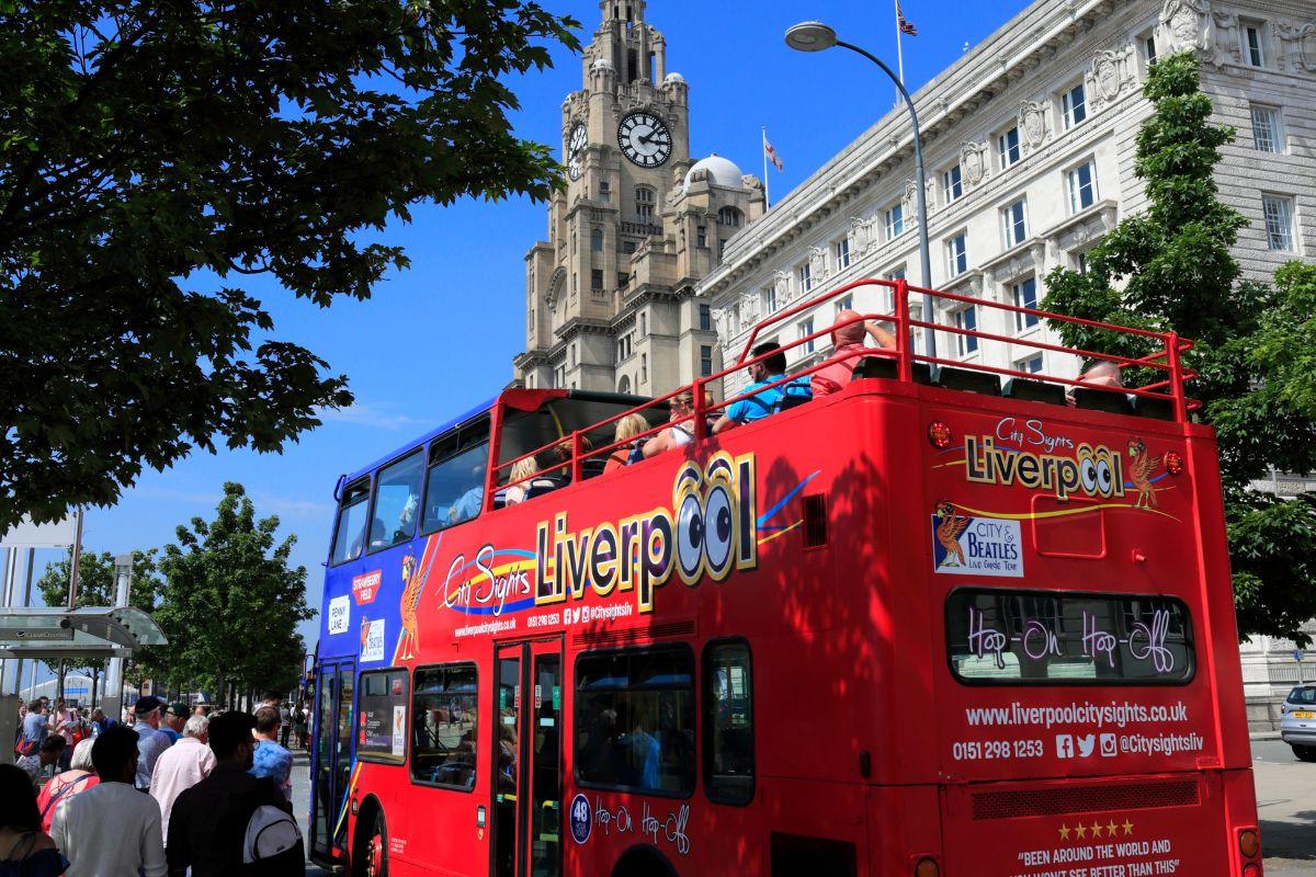 Hop-on Hop-off Bus Belfast