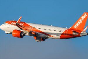 easyJet Flight EZY861 Declares Squawk 7700